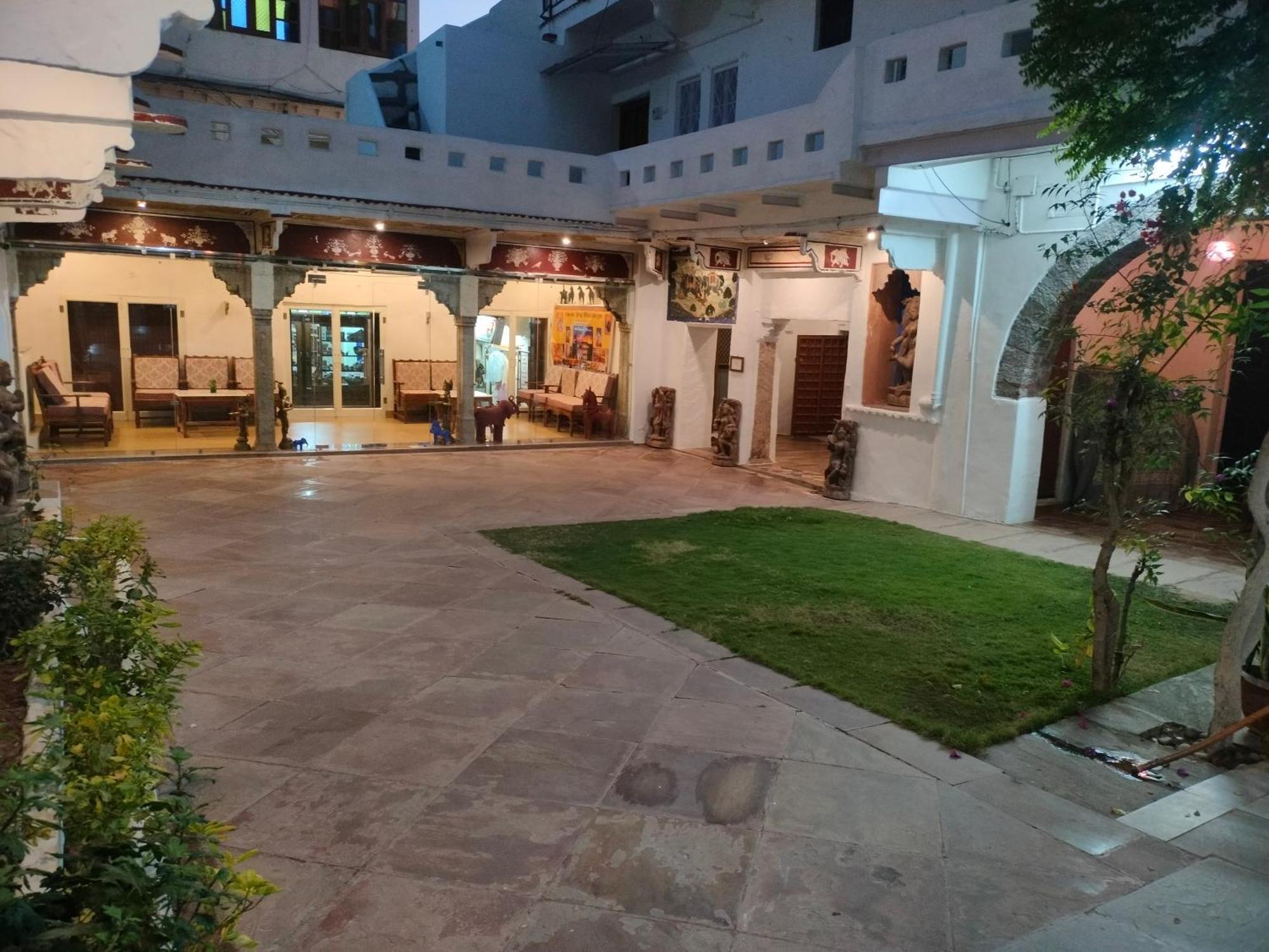 Haveli Braj Bhushanjee Heritage Hotel Būndi Dış mekan fotoğraf