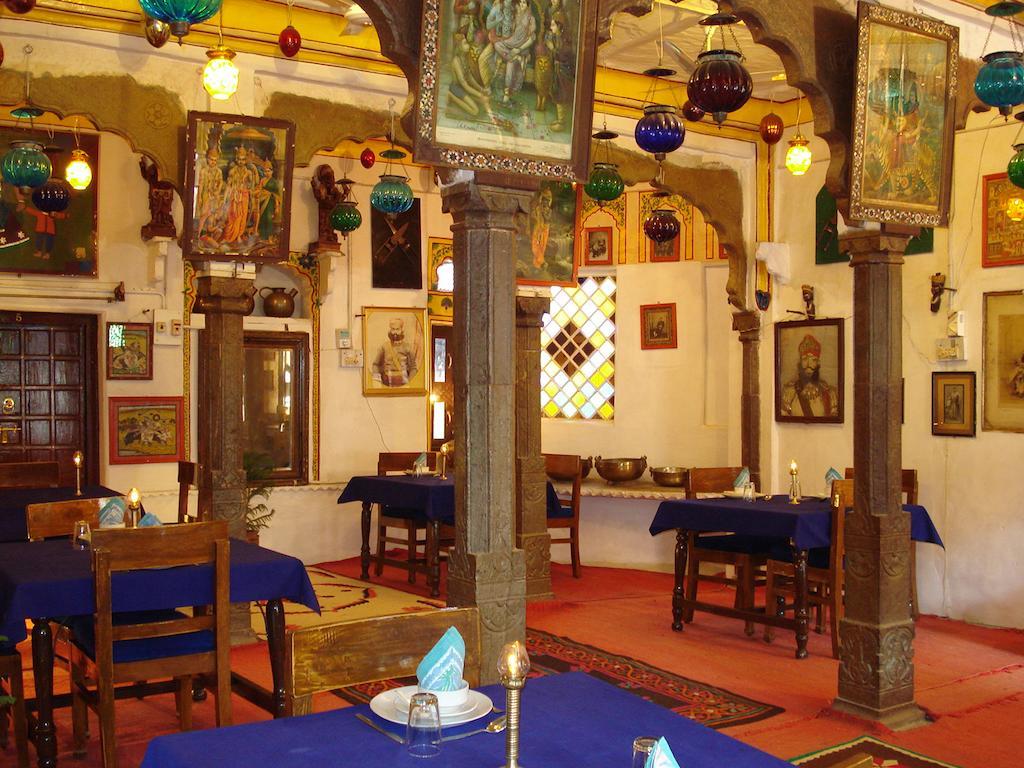 Haveli Braj Bhushanjee Heritage Hotel Būndi Oda fotoğraf