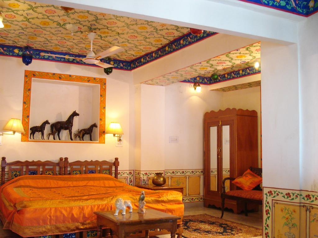 Haveli Braj Bhushanjee Heritage Hotel Būndi Oda fotoğraf